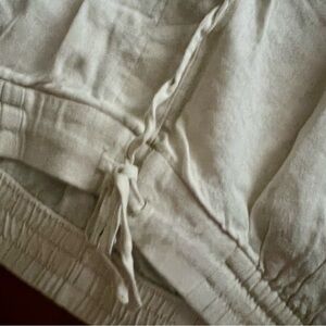 Women’s light weight summer pants  size medium